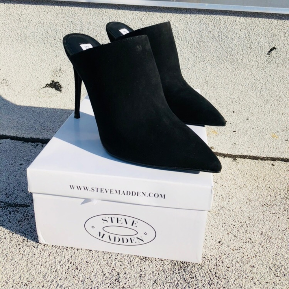 Steve Madden Black suede mule (US 10)